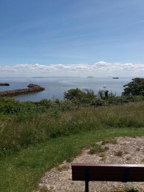 Spacious Townhouse With Sea Views Near Cardiffバリー エクステリア 写真