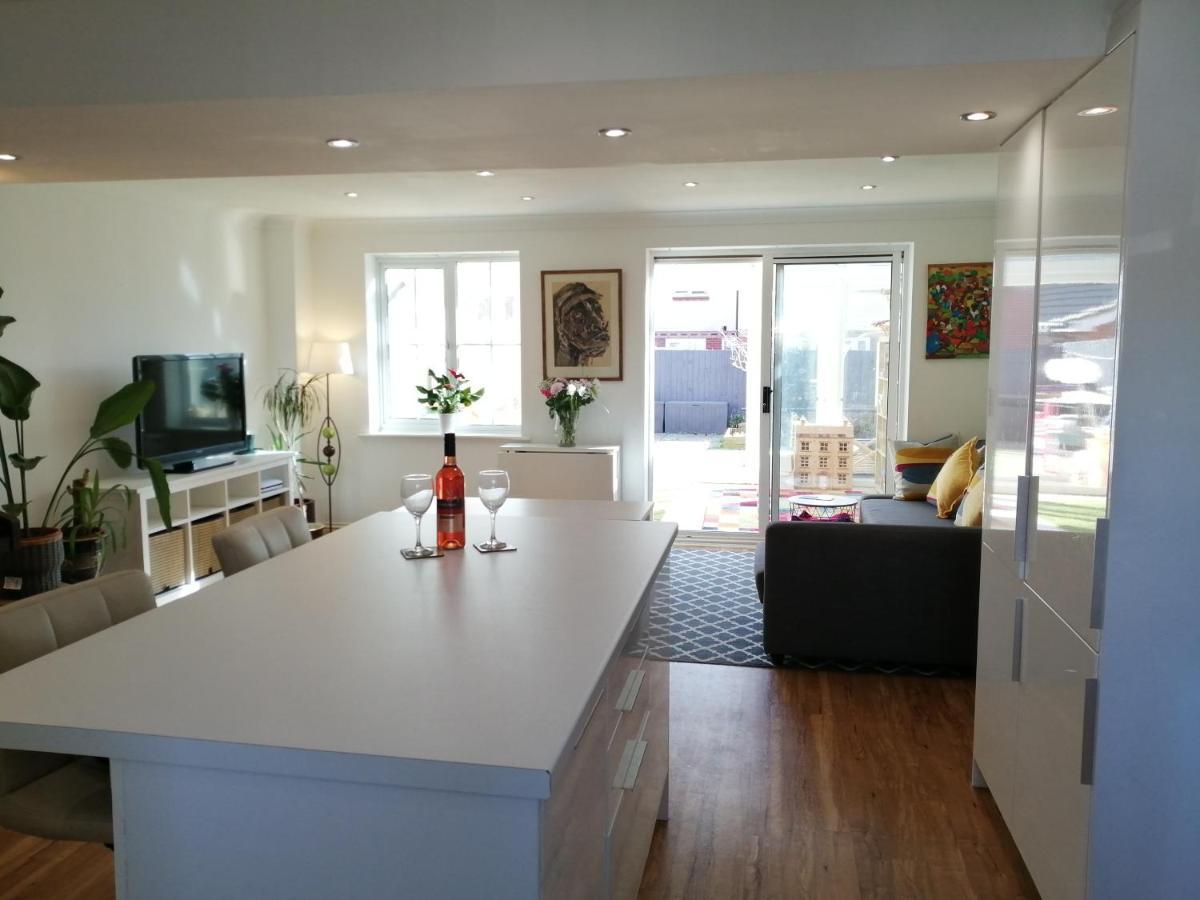 Spacious Townhouse With Sea Views Near Cardiffバリー エクステリア 写真
